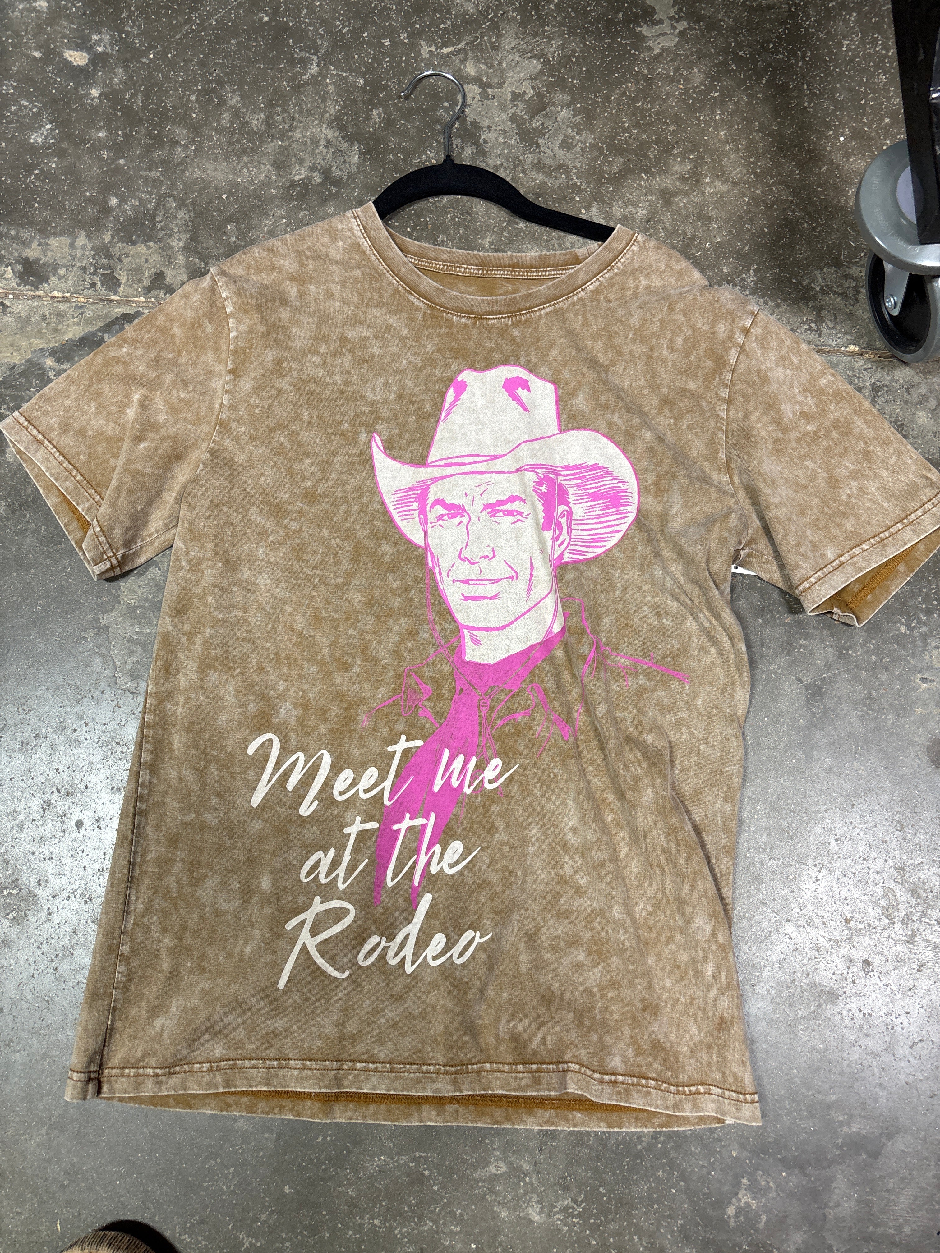 VR2 PINK COWBOY VINTAGE TAN WASH TEE "MEET ME AT THE RODEO" TEE   (7 PIECE WOMEN)