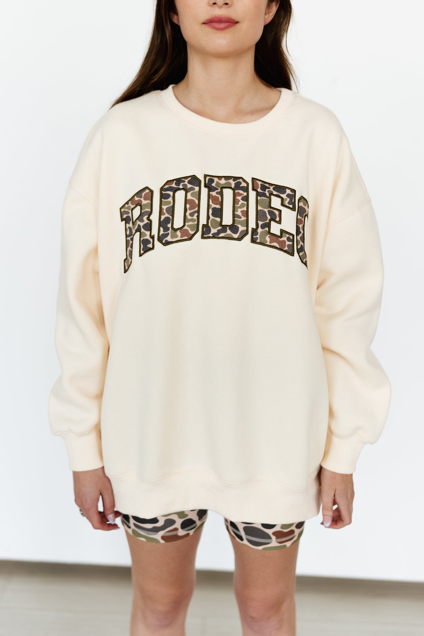VR202 IVORY RODEO SWEATSHIRT(7 PIECE- WOMEN)
