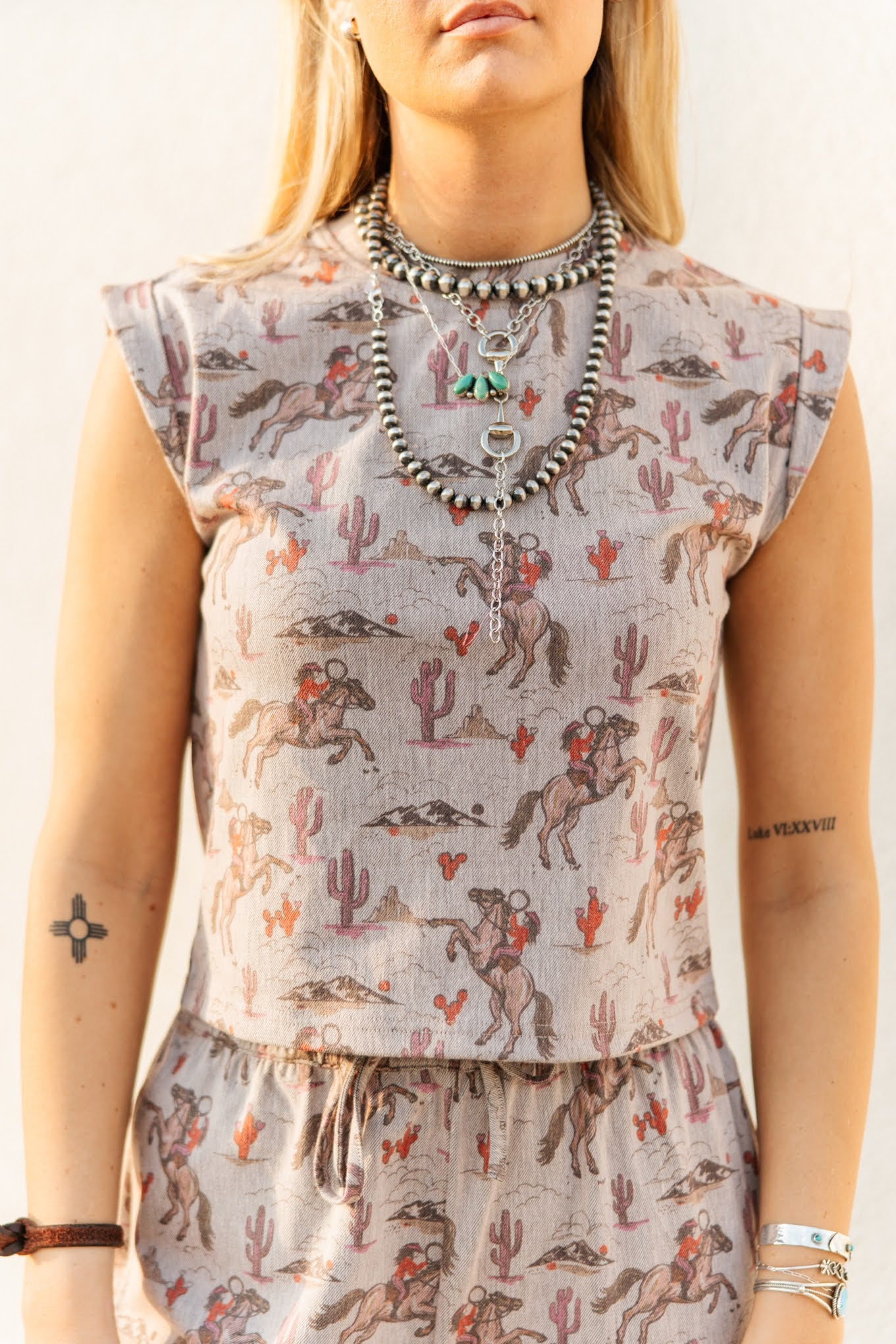 VR305 Structured Cap Sleeve CACTUS COWGIRL