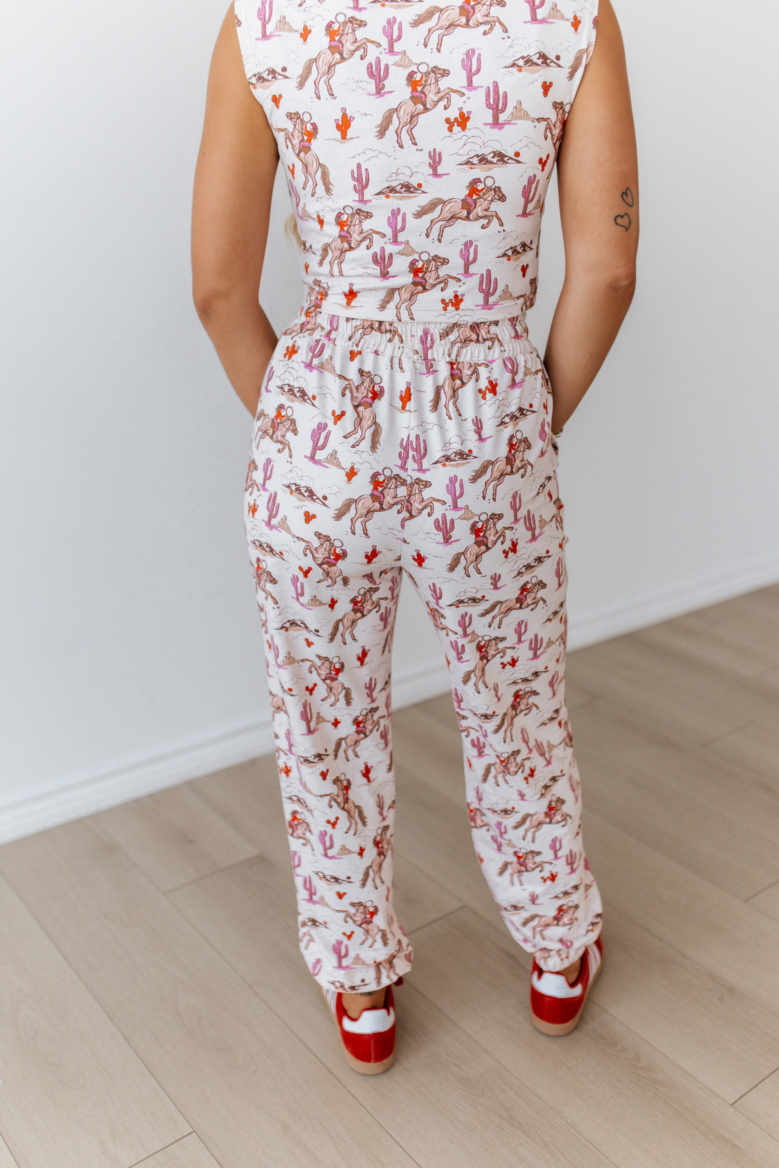 VR2111 PINK CACTUS COWGIRL WIDE LEGGED CROP PANT ( 7 PIECE)