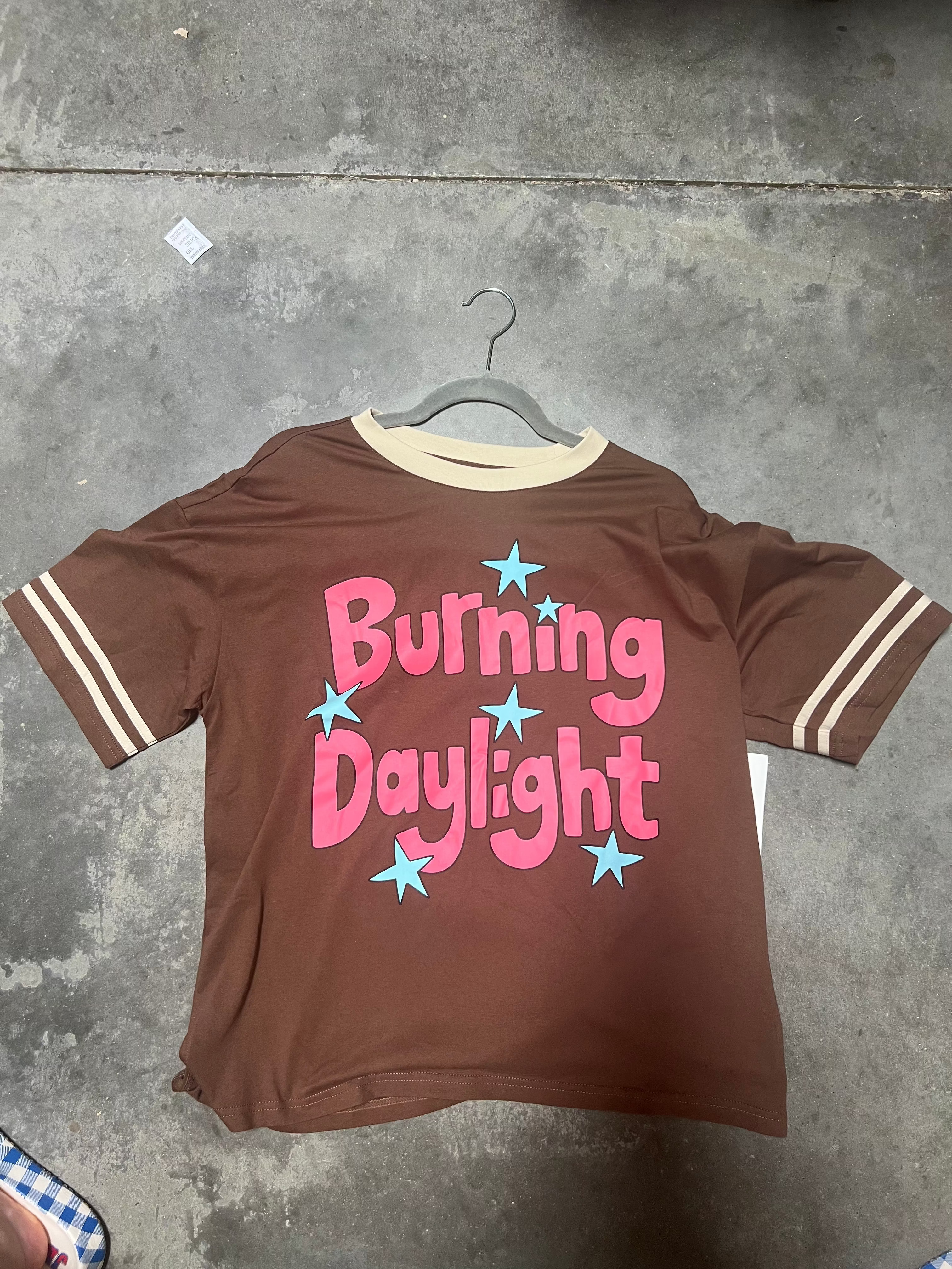 VR 1 BURNING DAYLIGHT GRAPHIC TEE