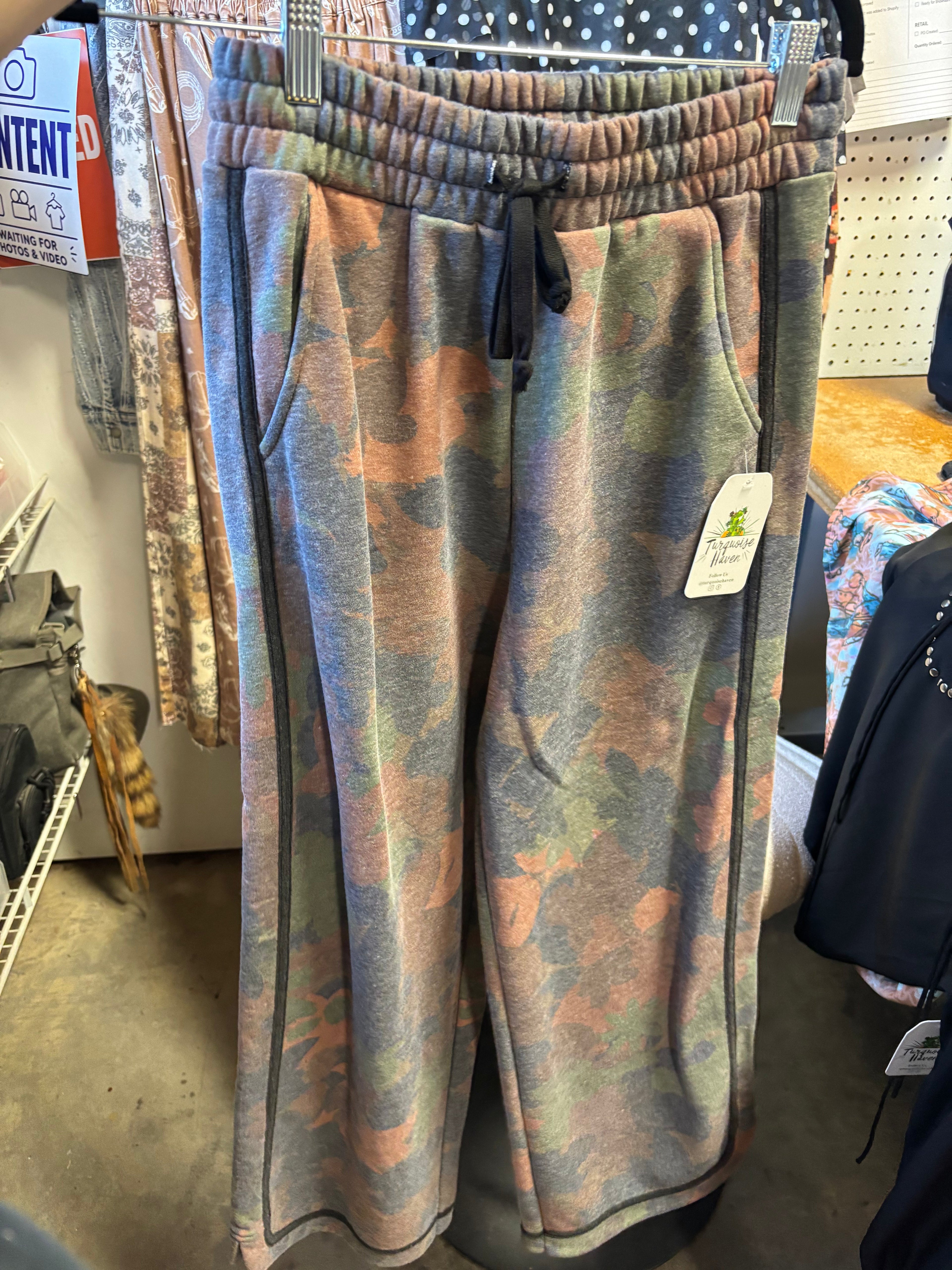 VR2001 FLORAL CAMO SWEAT PANT (7 Piece)