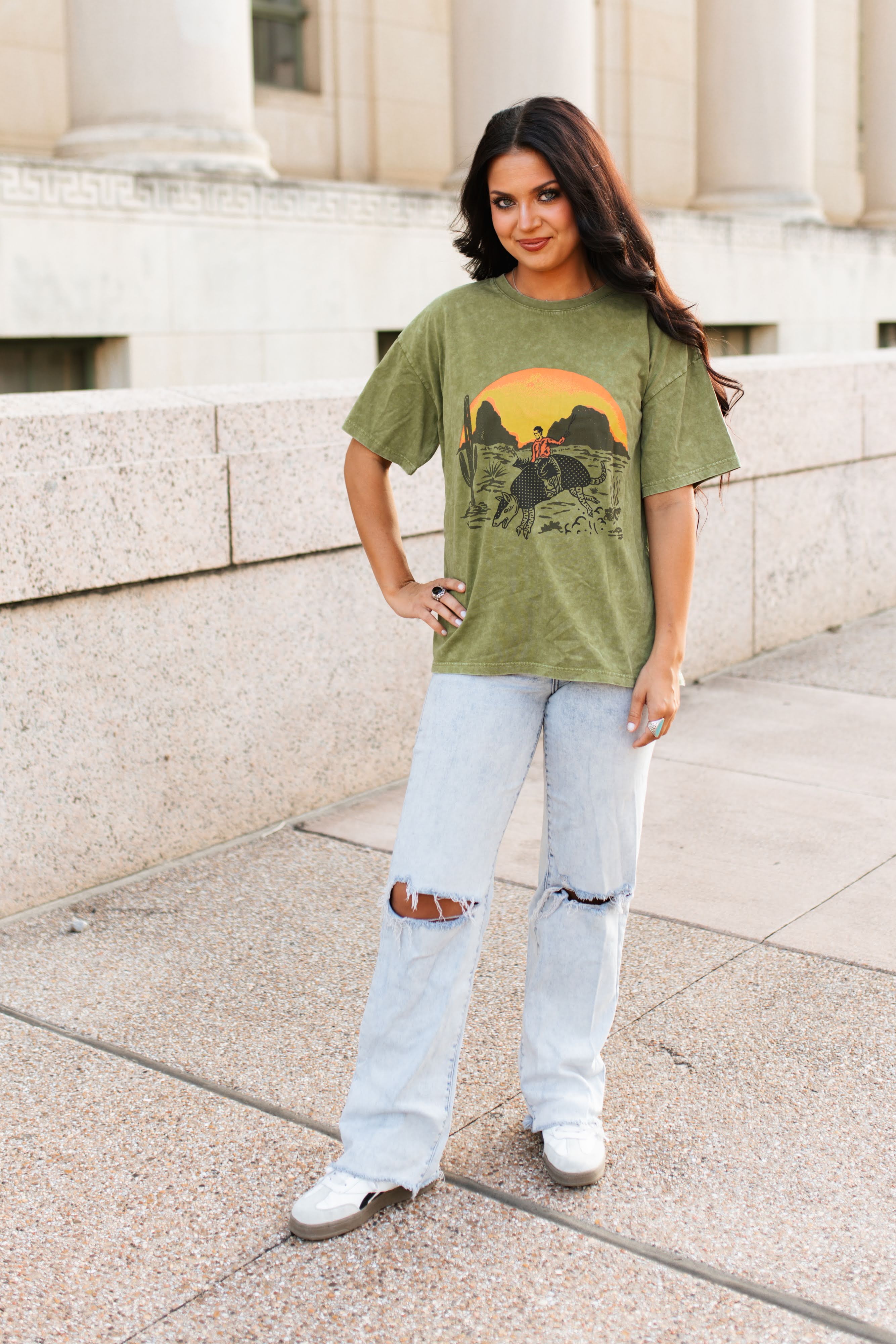 VR2 OLIVE ARMADILLO GRAPHIC TEE
