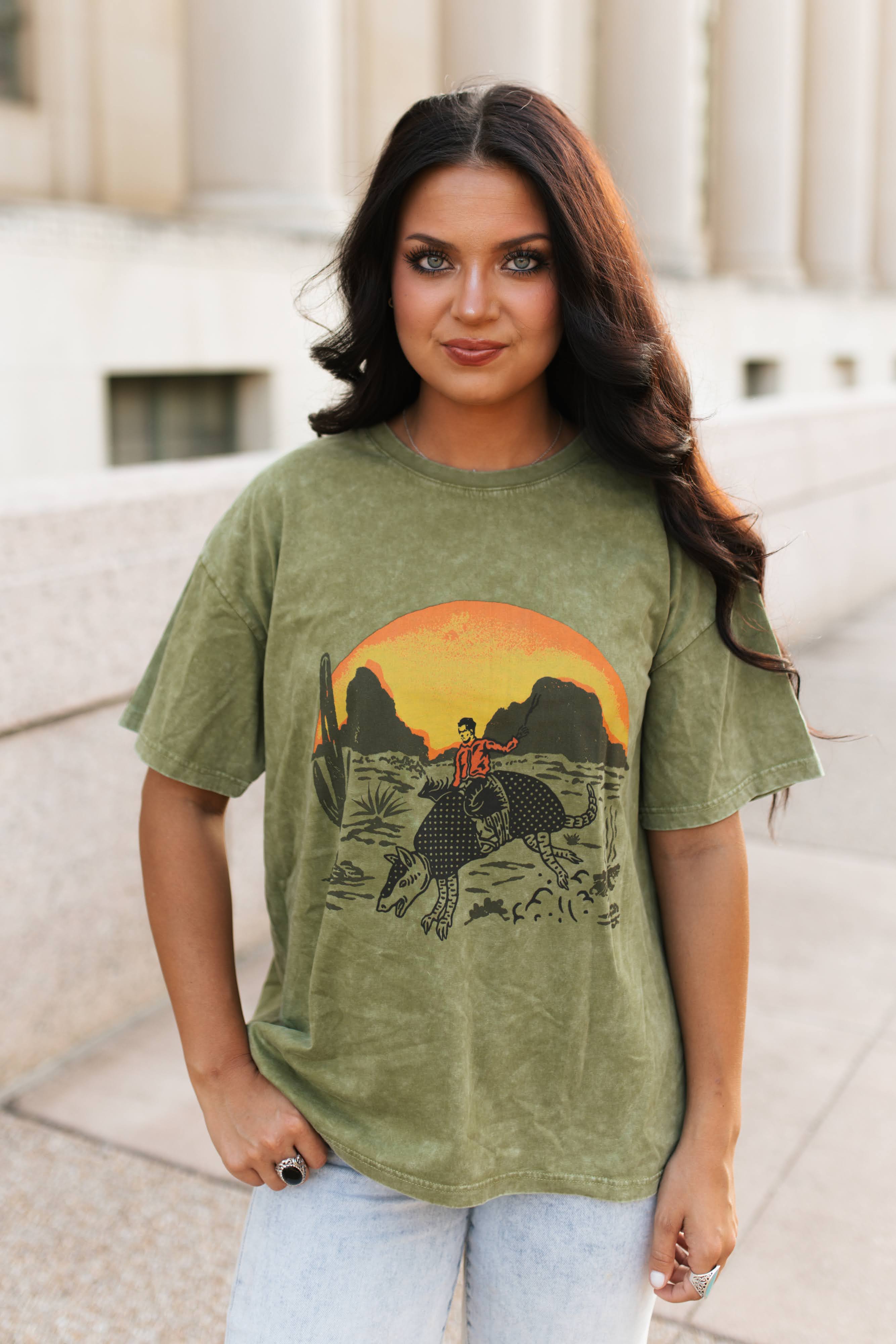 VR2 OLIVE ARMADILLO GRAPHIC TEE