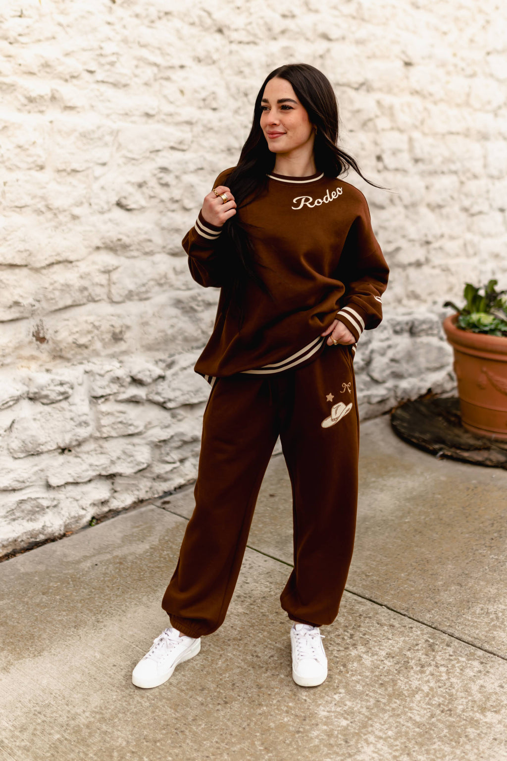 VR200 BROWN RODEO SWEATSHIRT (7 Pieces)