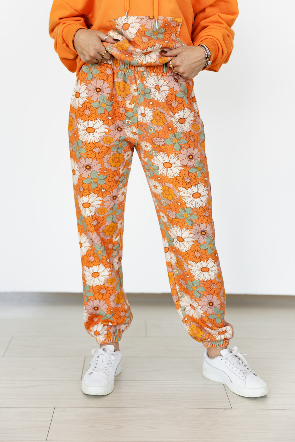 VR2002 RETRO ORANGE SWEATPANTS  (7 Pieces)