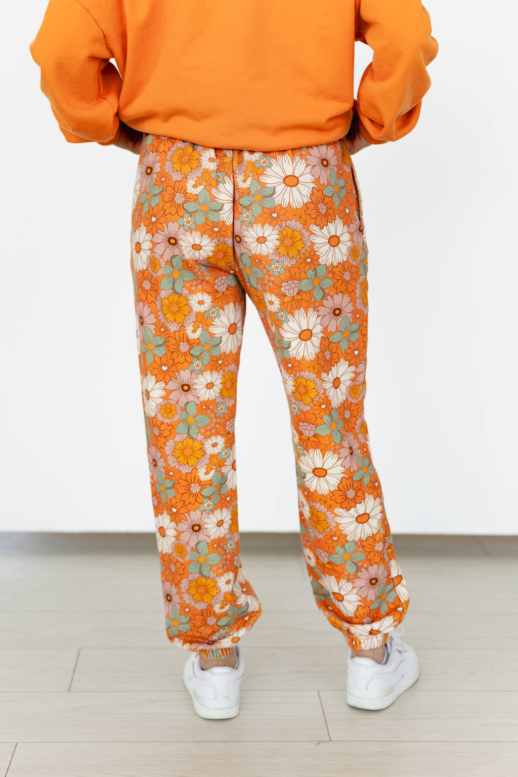 VR2002 RETRO ORANGE SWEATPANTS  (7 Pieces)