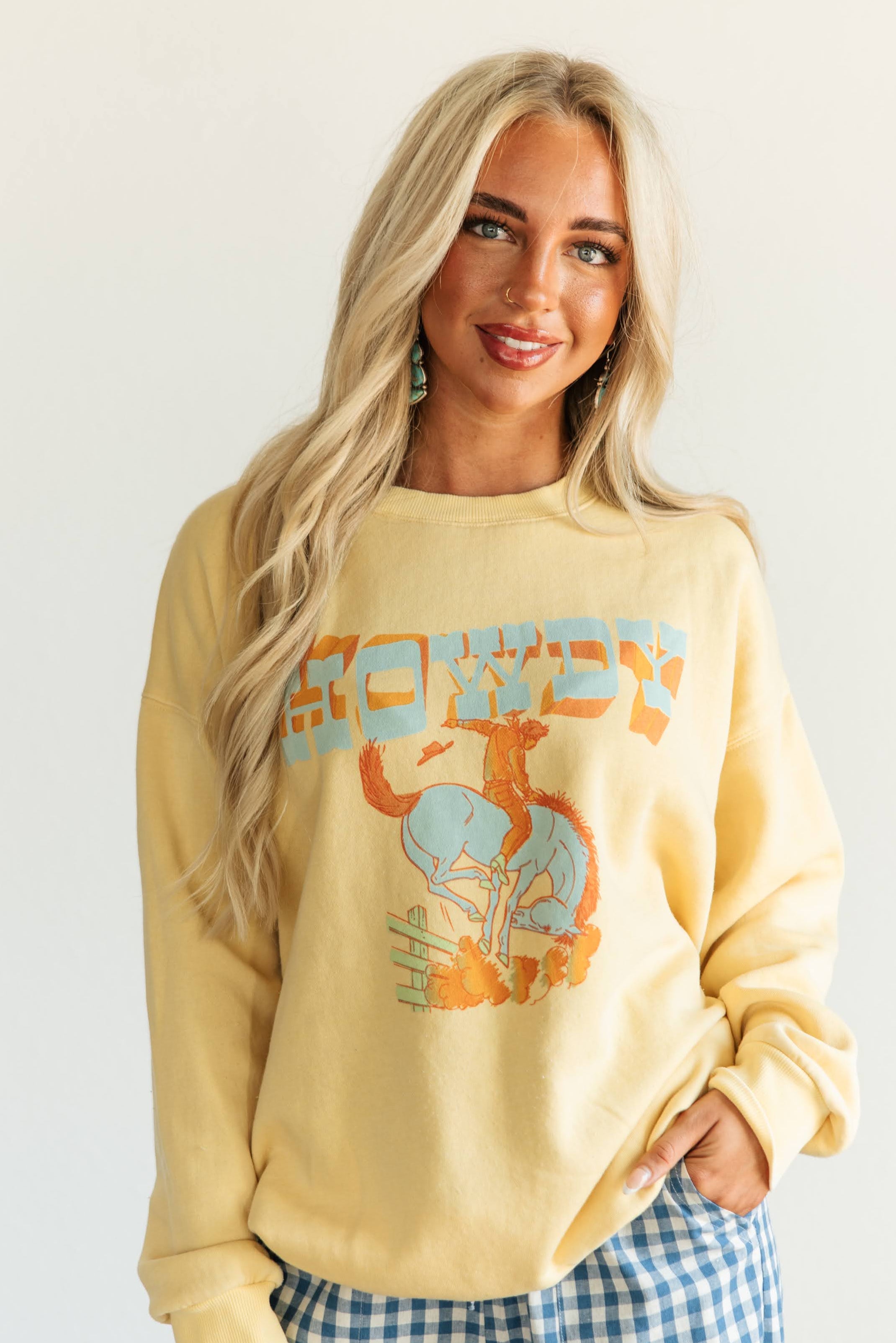 VR201 PALE YELLOW HOWDY BLUE SWEATSHIRT