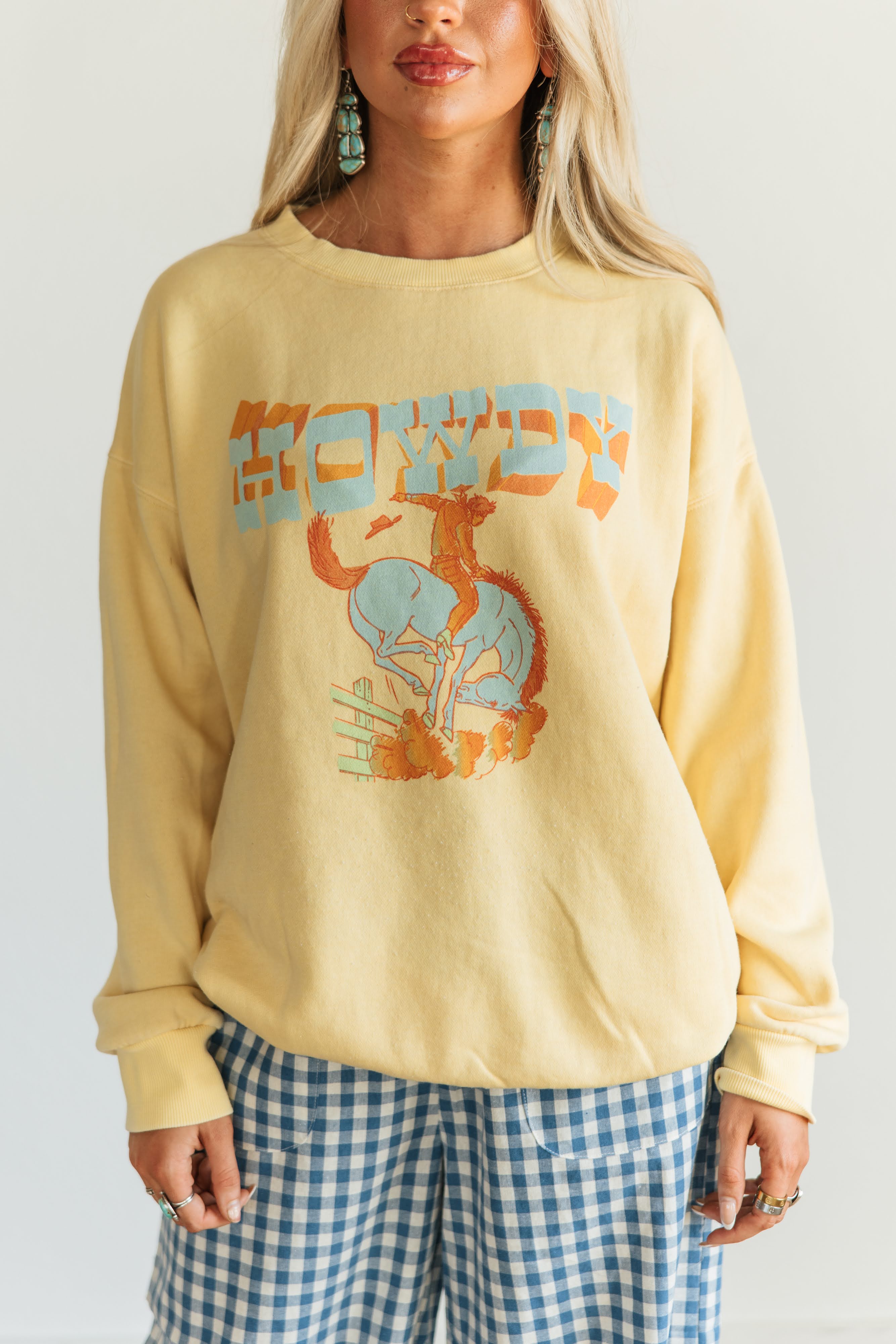 VR201 PALE YELLOW HOWDY BLUE SWEATSHIRT