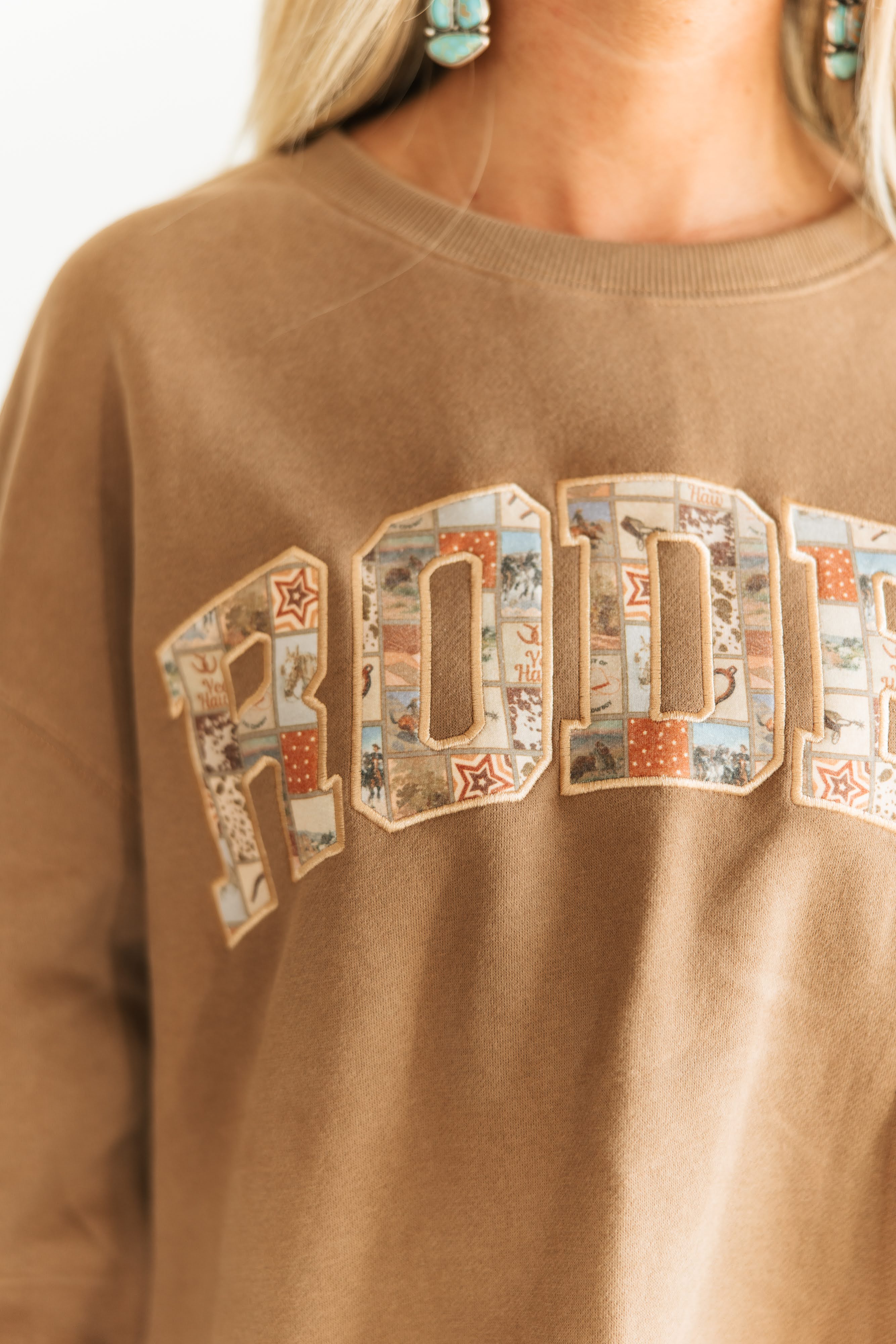 VR202 BROWN HOWDY SWEATSHIRT