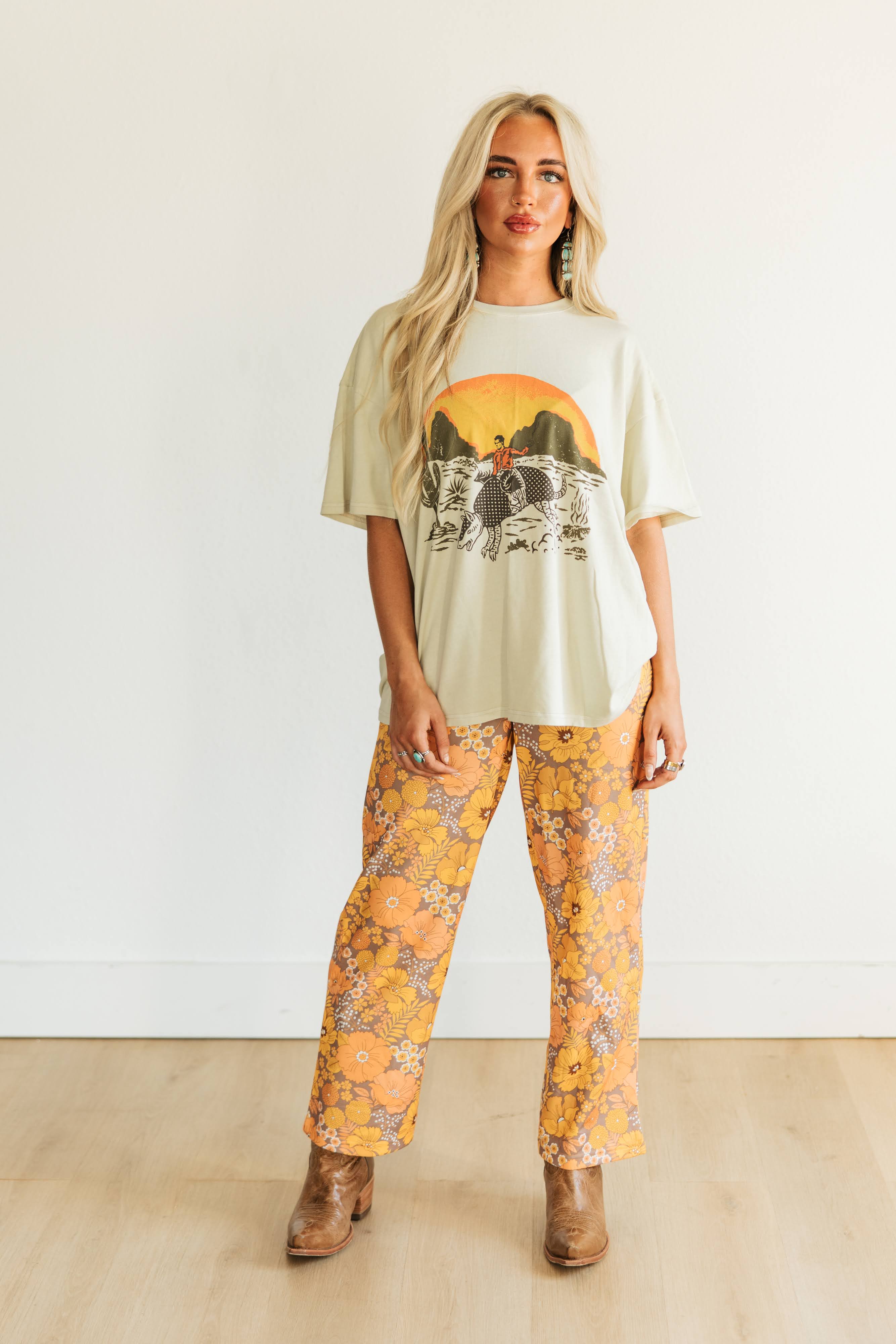 VR2 TAN ARMADILLO COWBOY GRAPHIC TEE