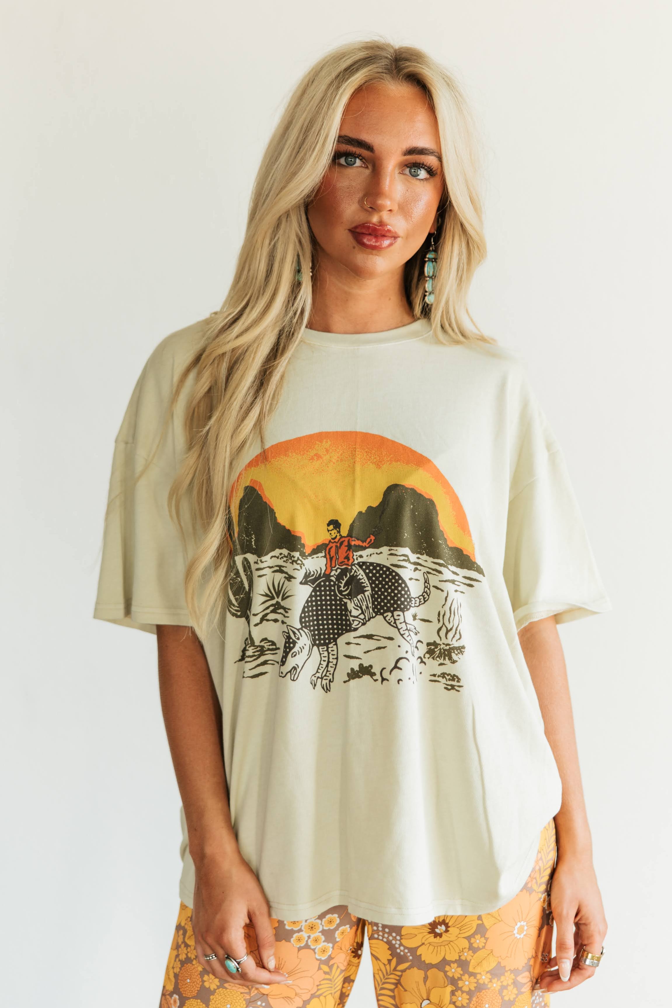 VR2 TAN ARMADILLO COWBOY GRAPHIC TEE