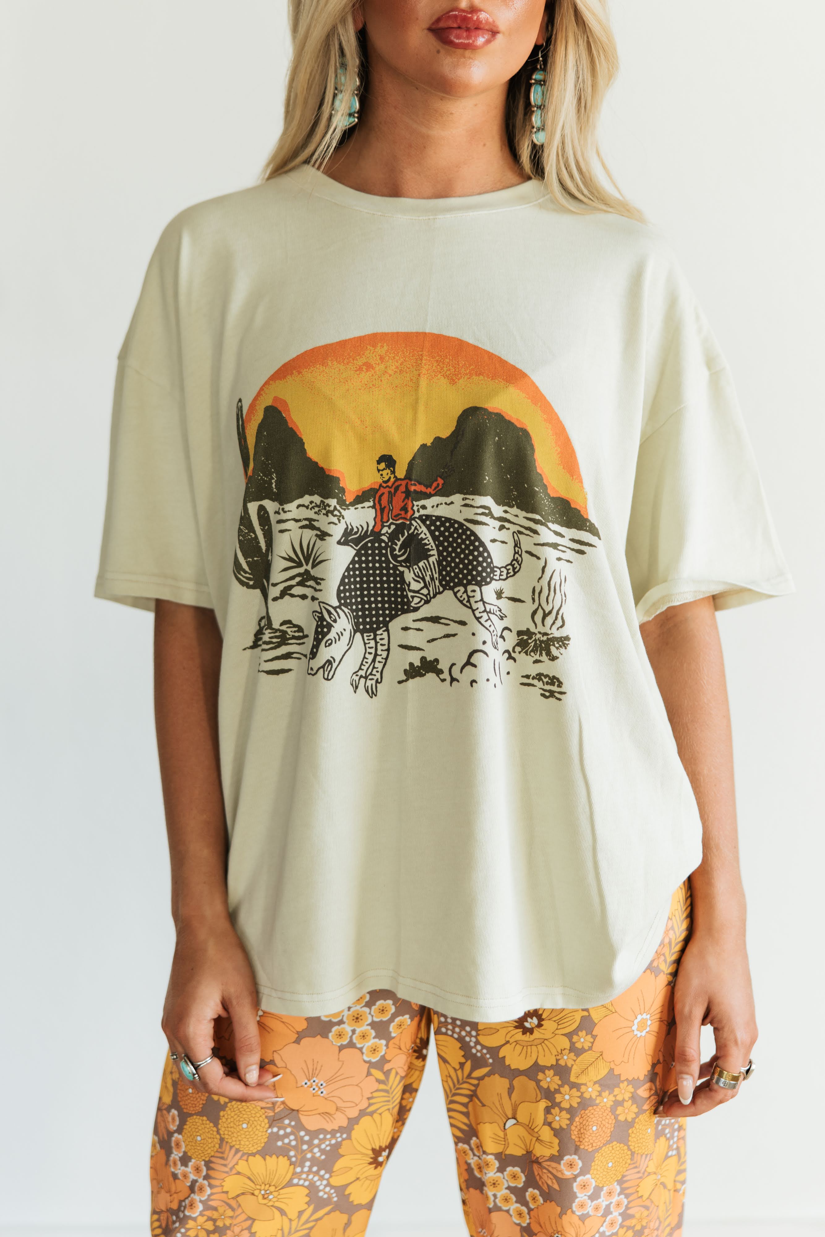 VR2 TAN ARMADILLO COWBOY GRAPHIC TEE