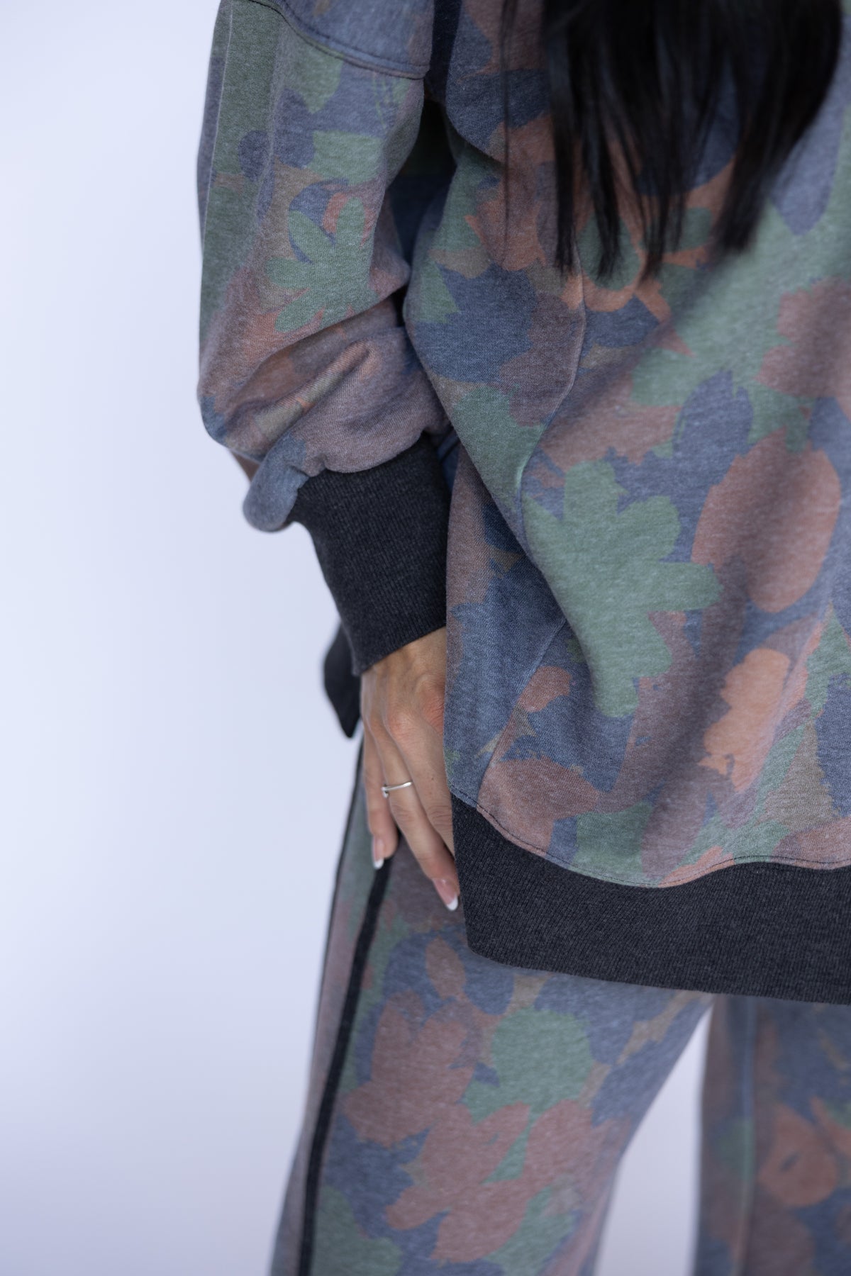 VR2308 FLORAL CAMO SWEATSHIRT (7 Piece)