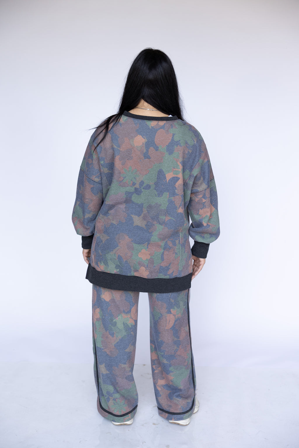 VR2308 FLORAL CAMO SWEATSHIRT (7 Piece)