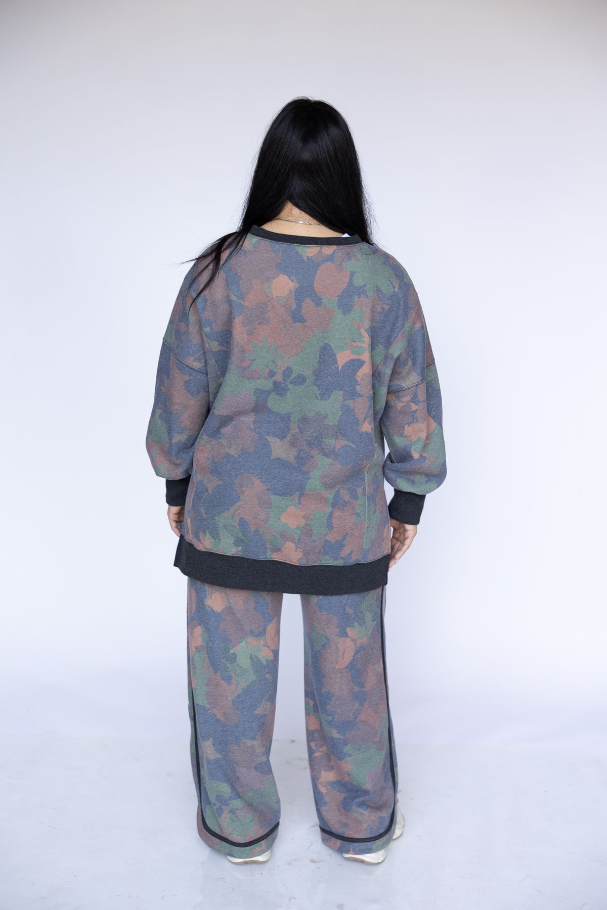 VR2308 FLORAL CAMO SWEATSHIRT (7 Piece)