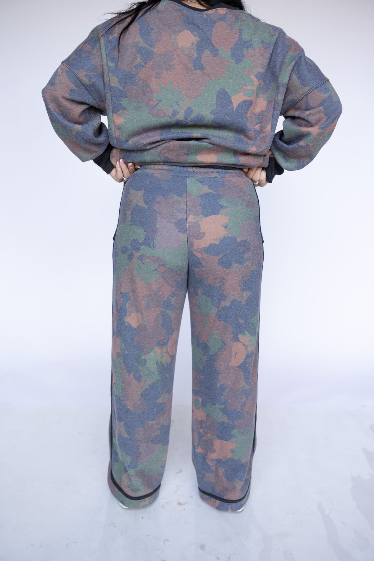 VR2001 FLORAL CAMO SWEAT PANT (7 Piece)