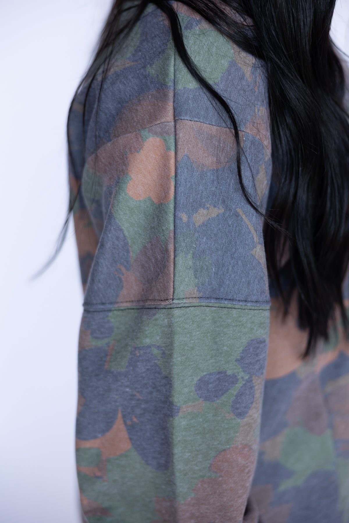 VR2308 FLORAL CAMO SWEATSHIRT (7 Piece)