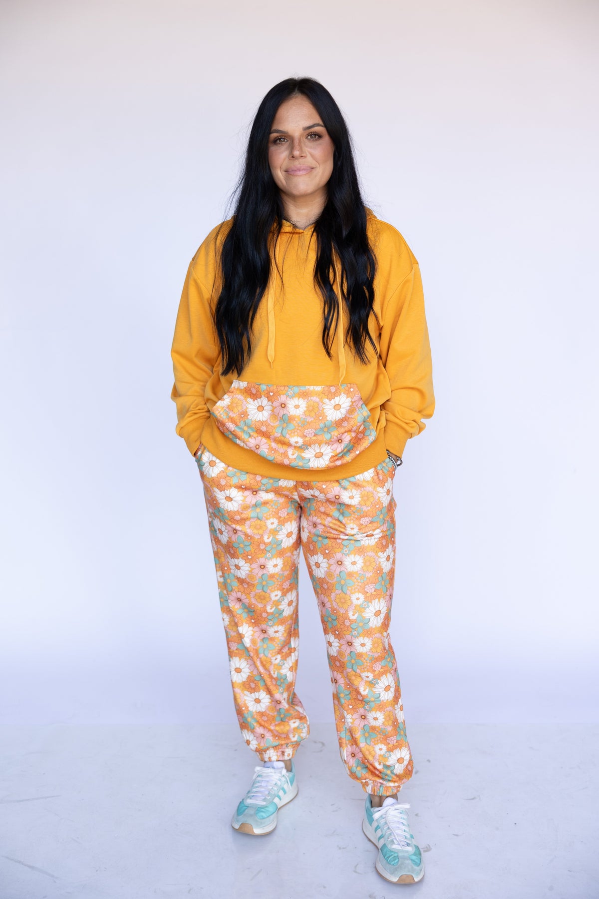 VR2002 ORANGE RETRO DAISY SWEATPANTS