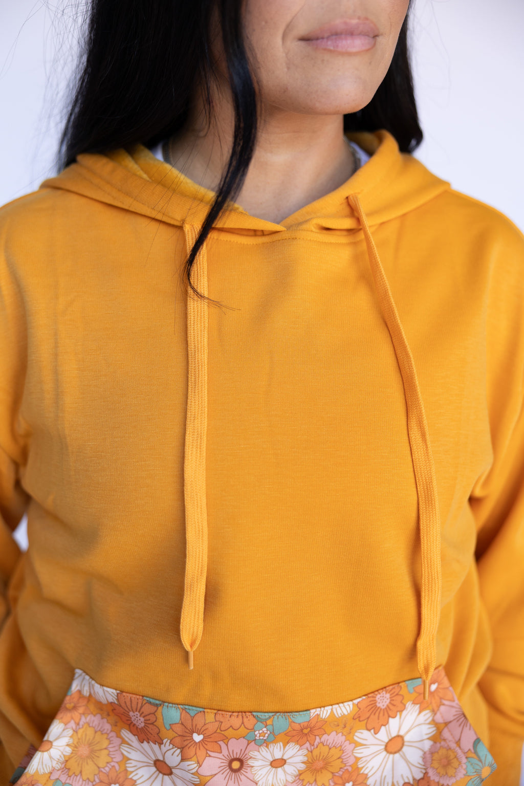 VR204 ORANGE RETRO DAISY HOODIE