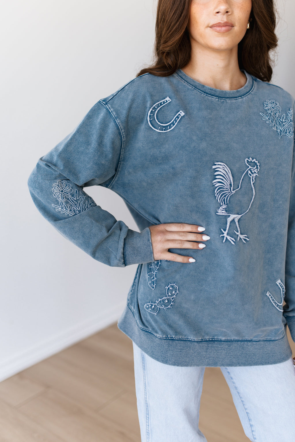 VR2512 BLUE CHICKEN EMBROIDERED SWEATSHIRT ( 7 PIECE)