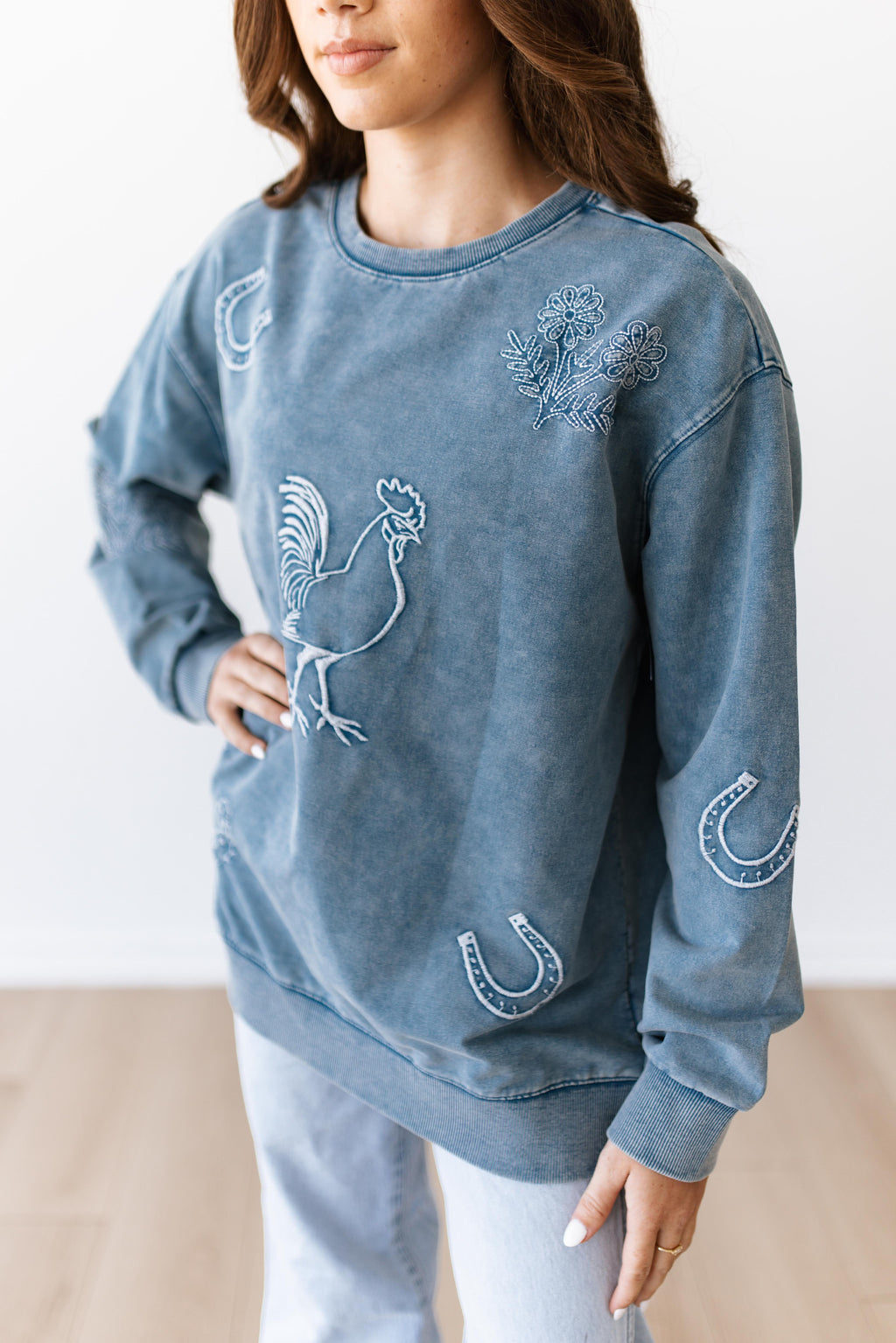VR2512 BLUE CHICKEN EMBROIDERED SWEATSHIRT ( 7 PIECE)