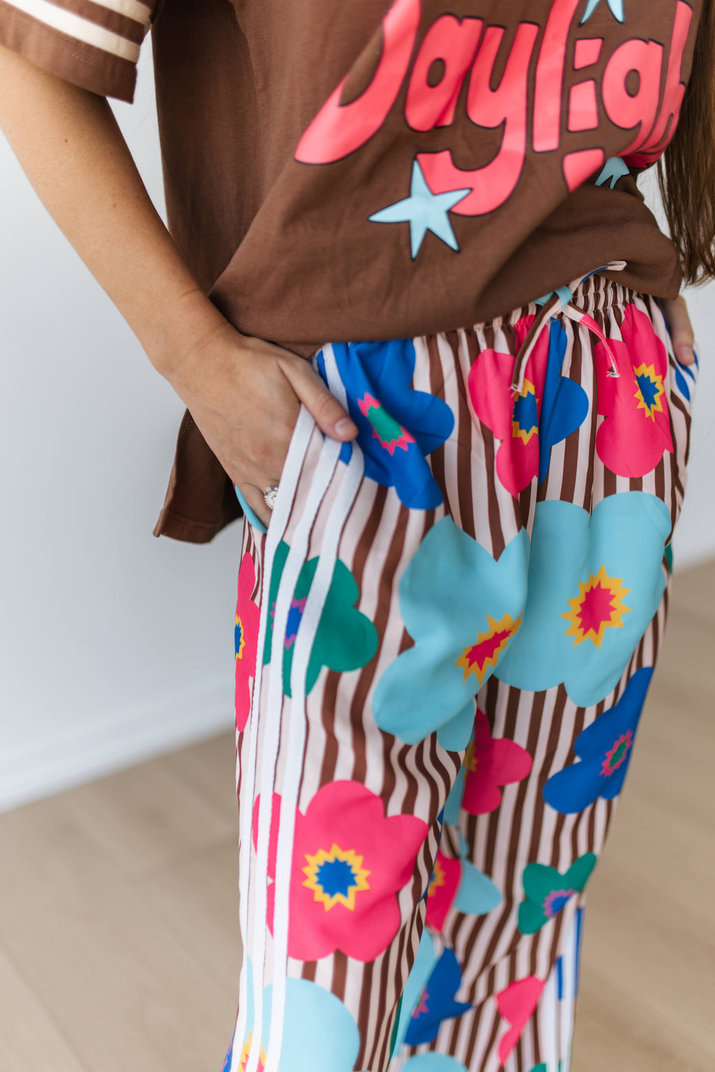 VR57 BROWN STRIPED RETRO FLORAL PANT (7 Pieces)