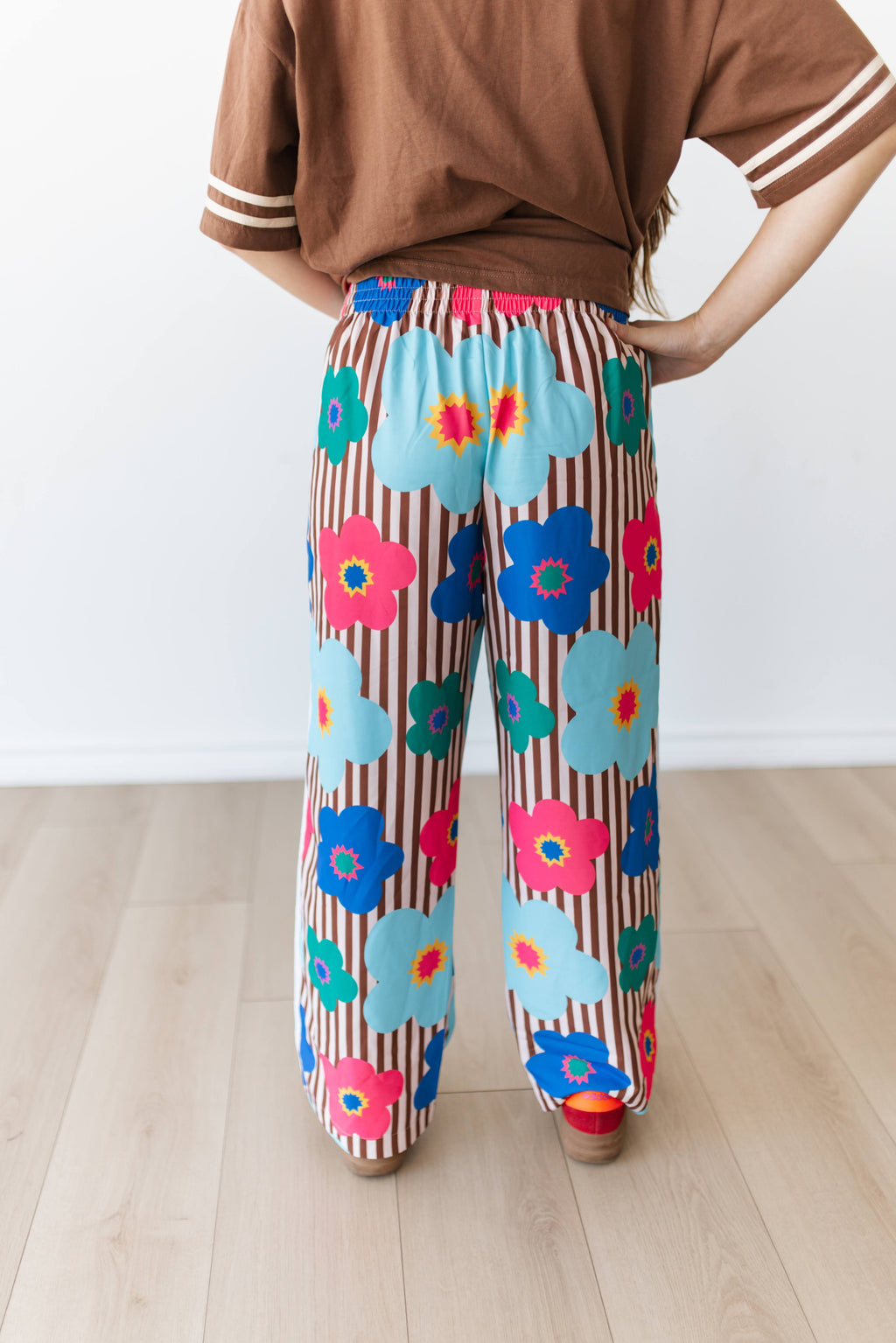VR57 BROWN STRIPED RETRO FLORAL PANT (7 Pieces)