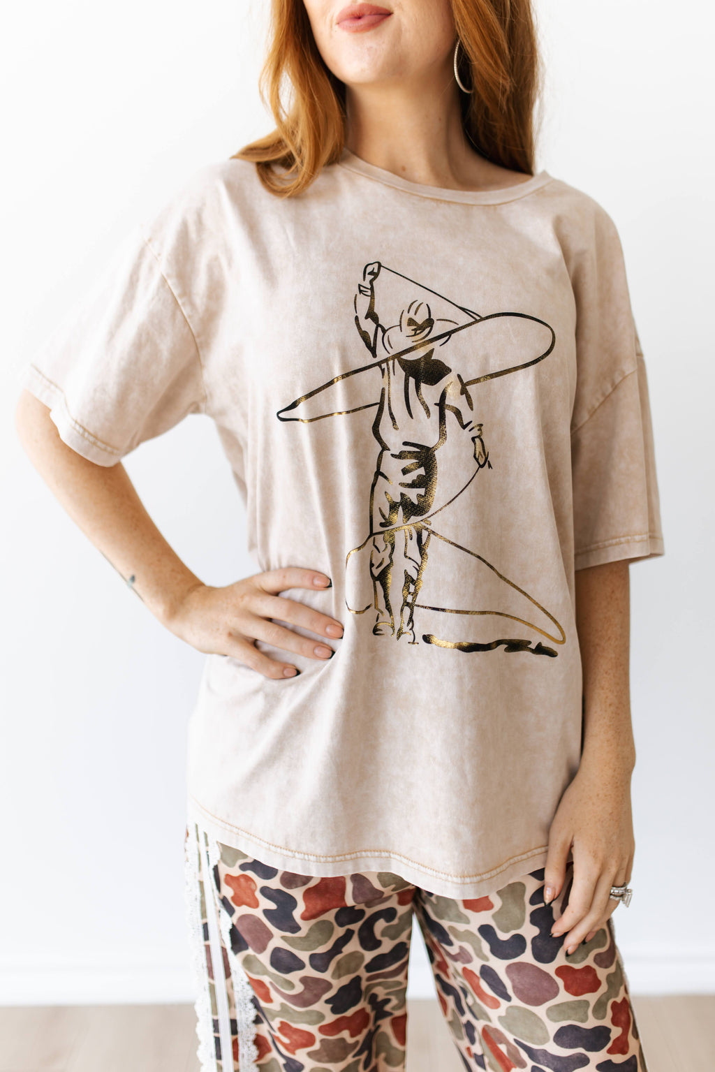VR1 S352 GOLD ROPING MAN  TEE (OPEN)