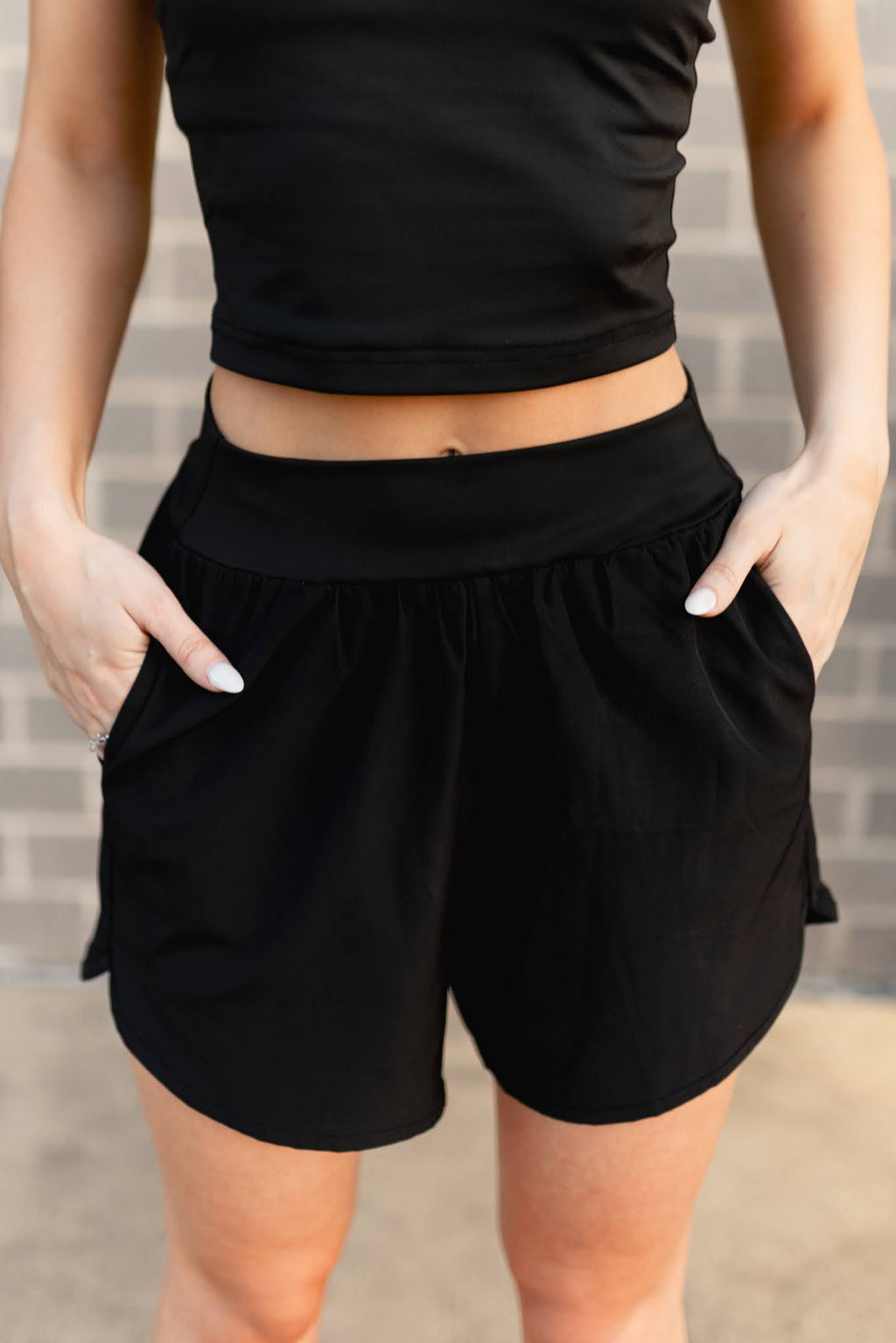 VR6  BLACK ACTIVE SHORTS  (9 Pieces)